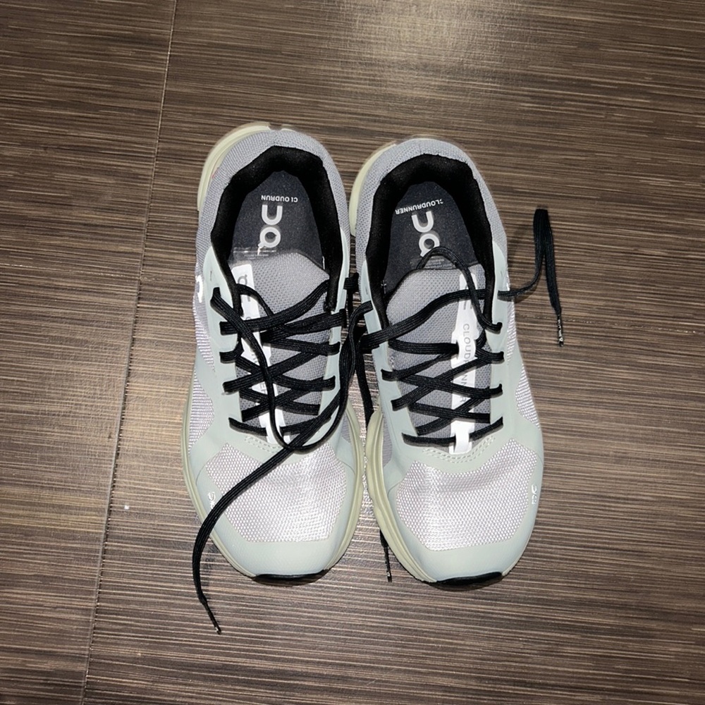 Cloud9 runner shoes